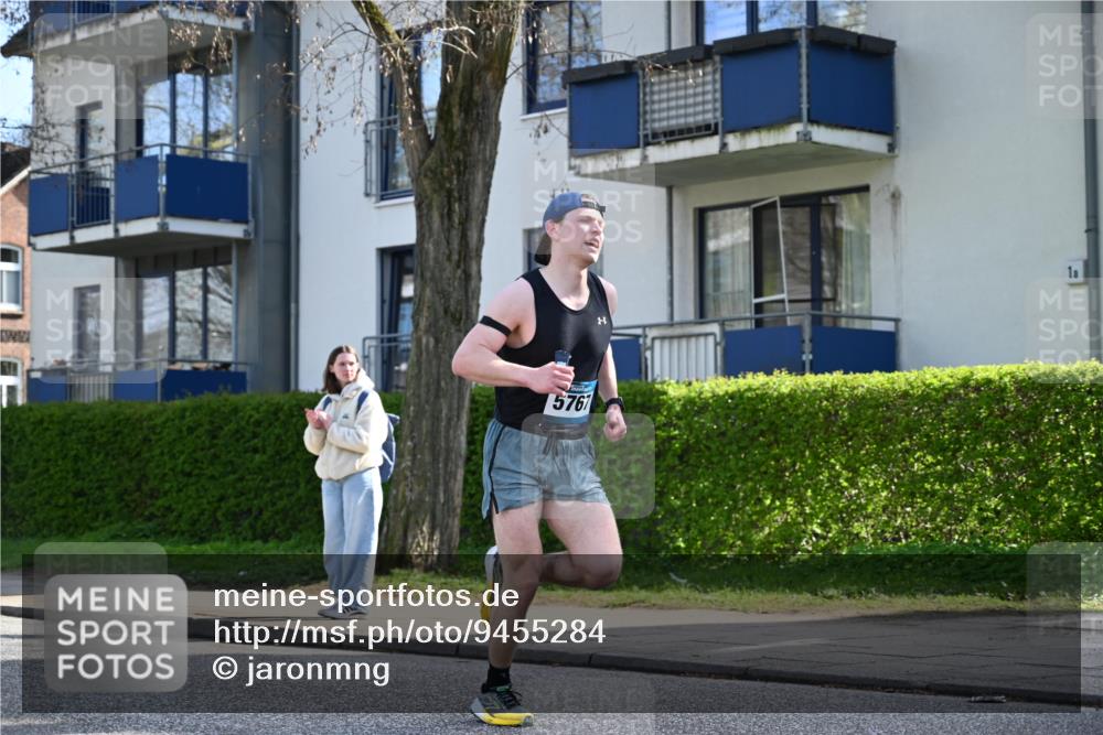 12.04.2026 - 45. Internationalen Wilhelmsburger Insellauf J. Mangold http://msf.ph/oto/9455284 12.04.2026 10:25:48 Ziel 3578, 5767, 5707, 4175, 4460, 2382, 3487, 5708, 4621, 4621, 4061, 3368, 4572, 5742, 4225, 3752, 3047 meine-sportfotos.de