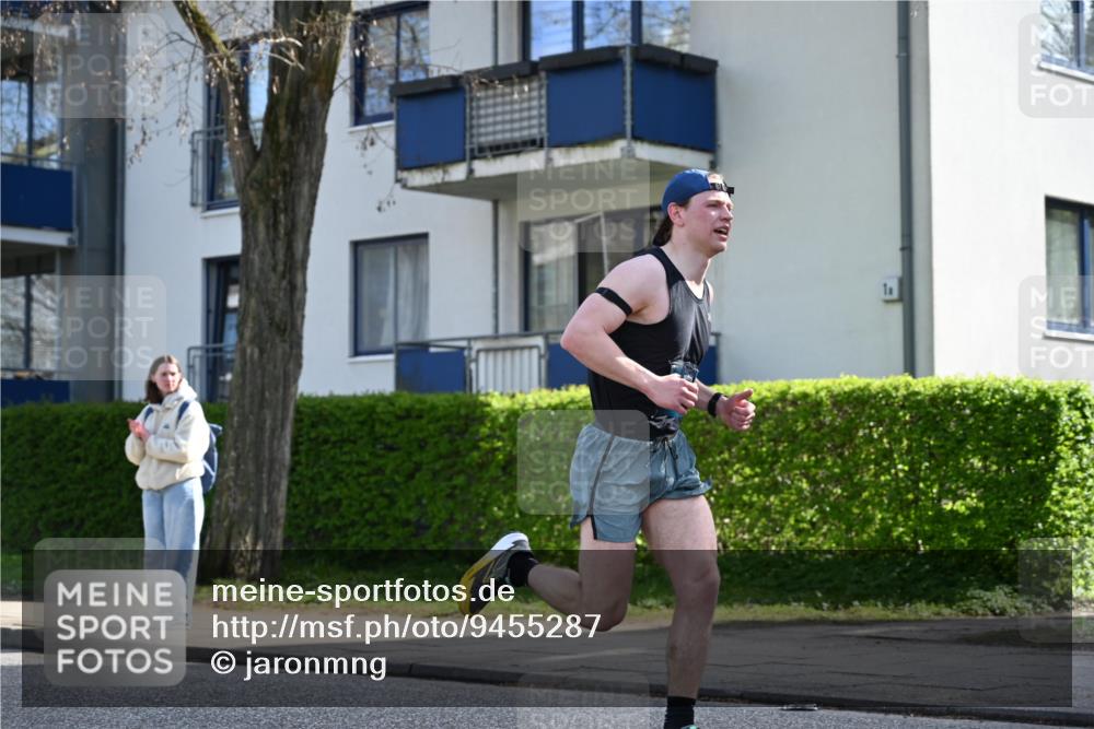 12.04.2026 - 45. Internationalen Wilhelmsburger Insellauf J. Mangold http://msf.ph/oto/9455287 12.04.2026 10:25:48 Ziel 3578, 5767, 5707, 4175, 4460, 2382, 3487, 5708, 4621, 4621, 4061, 3368, 4572, 5742, 4225, 3752, 3047 meine-sportfotos.de