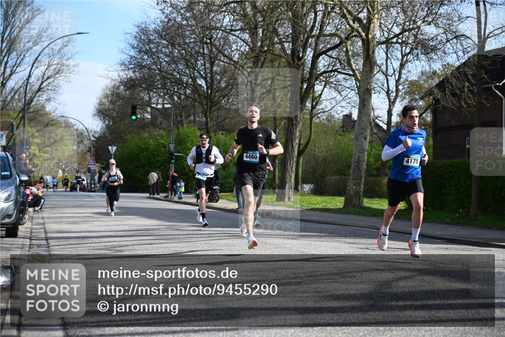 12.04.2026 - 45. Internationalen Wilhelmsburger Insellauf J. Mangold http://msf.ph/oto/9455290 12.04.2026 10:25:59 Ziel 4175, 4460, 2382, 3487, 5708, 4621, 4061, 3368, 4572, 5742, 4225, 5742, 4225, 3752, 3047, 2160 meine-sportfotos.de