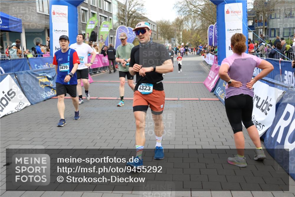 12.04.2026 - 45. Internationalen Wilhelmsburger Insellauf Strokosch-Dieckow http://msf.ph/oto/9455292 12.04.2026 13:03:51 Ziel 5470, 4743, 4323, 3962, 3652, 2642, 4780, 5063 meine-sportfotos.de