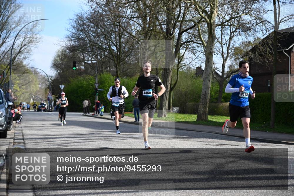 12.04.2026 - 45. Internationalen Wilhelmsburger Insellauf J. Mangold http://msf.ph/oto/9455293 12.04.2026 10:25:59 Ziel 4175, 4460, 2382, 3487, 5708, 4621, 4061, 3368, 4572, 5742, 4225, 5742, 4225, 3752, 3047, 2160 meine-sportfotos.de