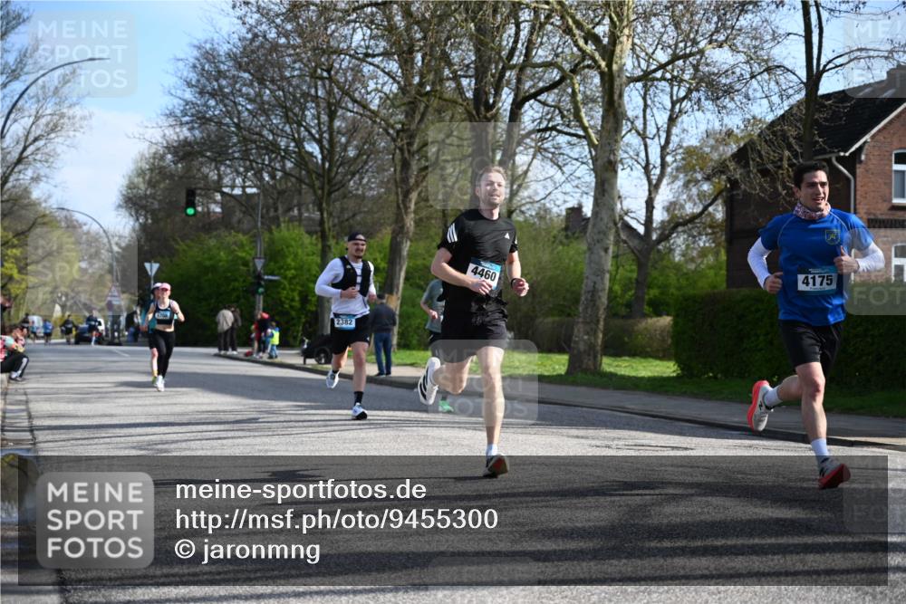 12.04.2026 - 45. Internationalen Wilhelmsburger Insellauf J. Mangold http://msf.ph/oto/9455300 12.04.2026 10:25:59 Ziel 4175, 4460, 2382, 3487, 5708, 4621, 4061, 3368, 4572, 5742, 4225, 5742, 4225, 3752, 3047, 2160 meine-sportfotos.de