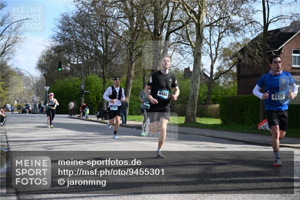 12.04.2026 - 45. Internationalen Wilhelmsburger Insellauf J. Mangold http://msf.ph/oto/9455301 12.04.2026 10:25:59 Ziel 4175, 4460, 2382, 3487, 5708, 4621, 4061, 3368, 4572, 5742, 4225, 5742, 4225, 3752, 3047, 2160 meine-sportfotos.de
