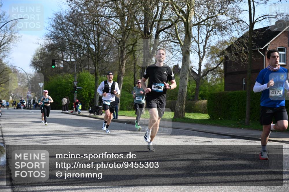 12.04.2026 - 45. Internationalen Wilhelmsburger Insellauf J. Mangold http://msf.ph/oto/9455303 12.04.2026 10:25:59 Ziel 4175, 4460, 2382, 3487, 5708, 4621, 4061, 3368, 4572, 5742, 4225, 5742, 4225, 3752, 3047, 2160 meine-sportfotos.de