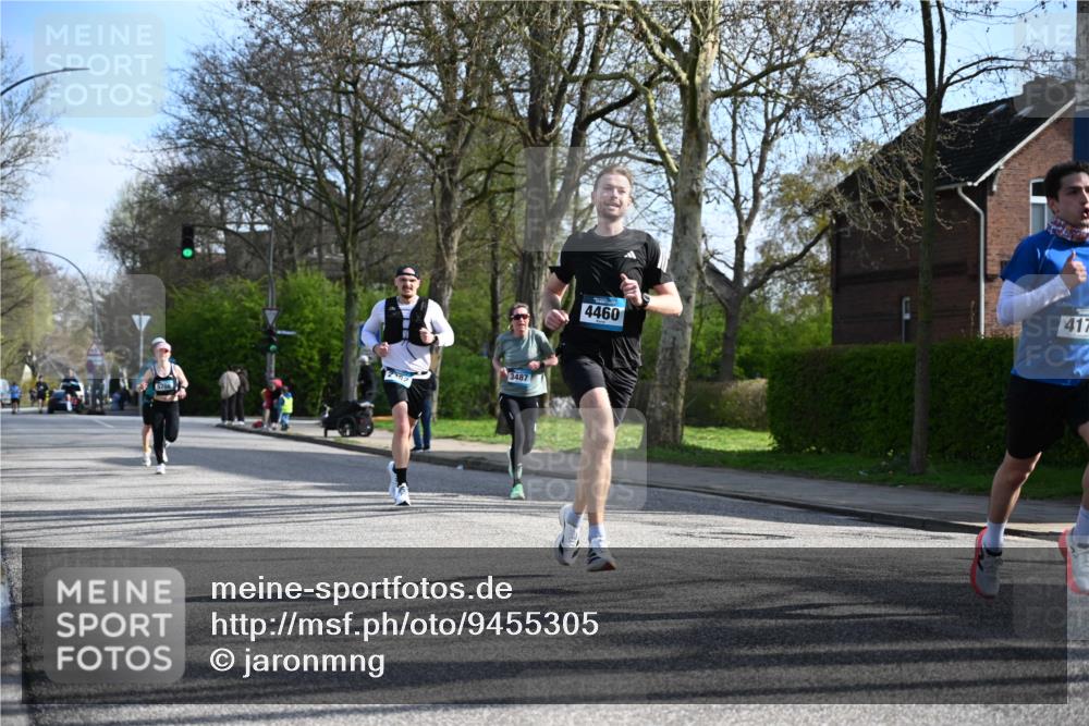12.04.2026 - 45. Internationalen Wilhelmsburger Insellauf J. Mangold http://msf.ph/oto/9455305 12.04.2026 10:25:59 Ziel 4175, 4460, 2382, 3487, 5708, 4621, 4061, 3368, 4572, 5742, 4225, 5742, 4225, 3752, 3047, 2160 meine-sportfotos.de