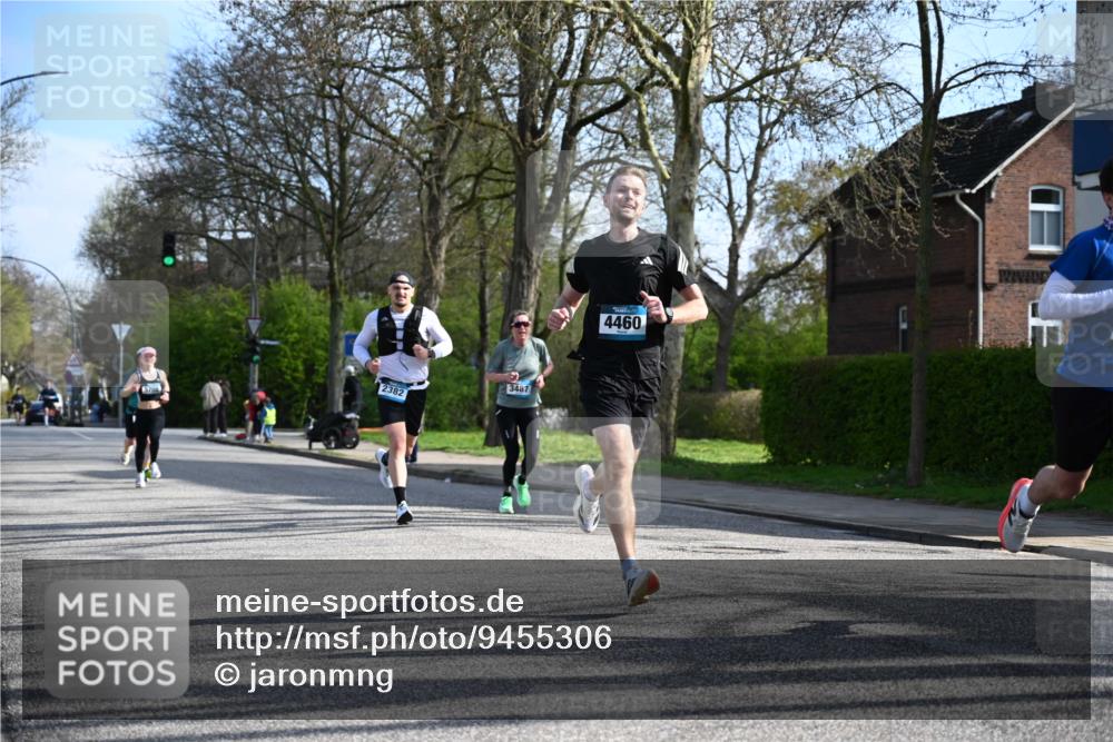 12.04.2026 - 45. Internationalen Wilhelmsburger Insellauf J. Mangold http://msf.ph/oto/9455306 12.04.2026 10:25:59 Ziel 4175, 4460, 2382, 3487, 5708, 4621, 4061, 3368, 4572, 5742, 4225, 5742, 4225, 3752, 3047, 2160 meine-sportfotos.de