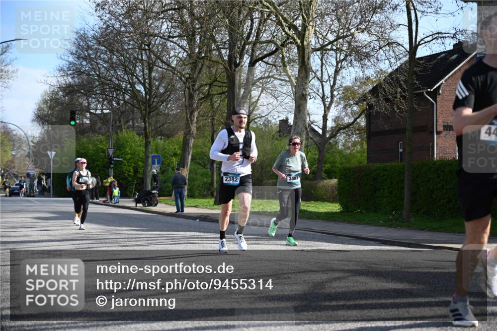 12.04.2026 - 45. Internationalen Wilhelmsburger Insellauf J. Mangold http://msf.ph/oto/9455314 12.04.2026 10:26:00 Ziel 4175, 4460, 2382, 3487, 5708, 4621, 4061, 3368, 4572, 5742, 4225, 3752, 3047, 3752, 3047, 2160 meine-sportfotos.de
