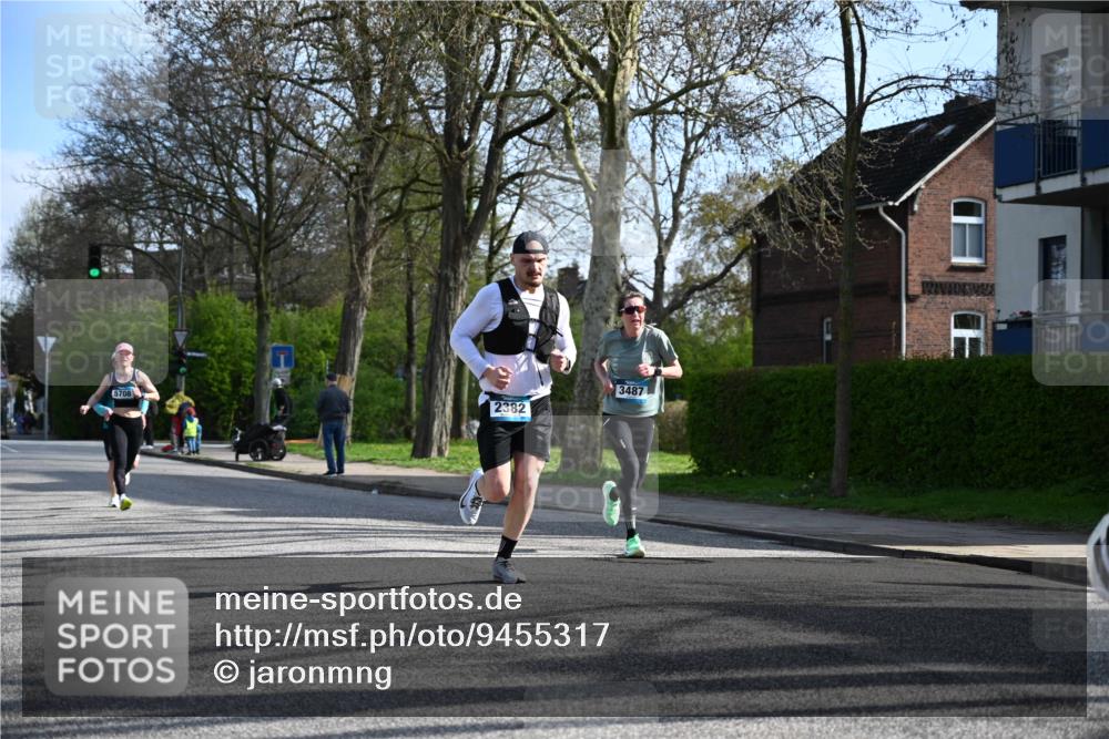 12.04.2026 - 45. Internationalen Wilhelmsburger Insellauf J. Mangold http://msf.ph/oto/9455317 12.04.2026 10:26:01 Ziel 4175, 4460, 2382, 3487, 5708, 4621, 4061, 4061, 3368, 4572, 5742, 4225, 3752, 3047, 2160 meine-sportfotos.de