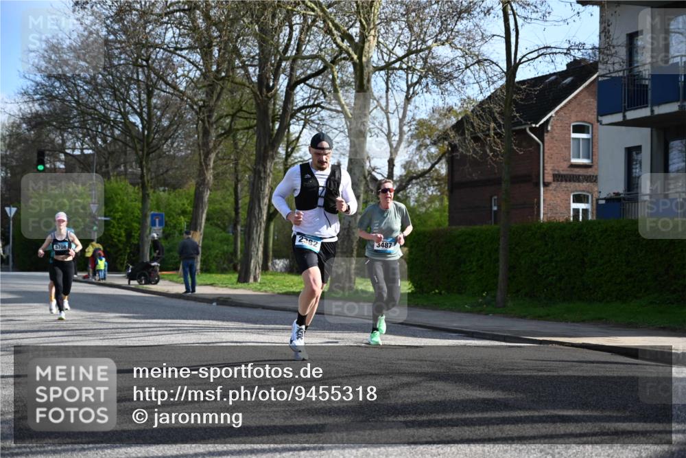 12.04.2026 - 45. Internationalen Wilhelmsburger Insellauf J. Mangold http://msf.ph/oto/9455318 12.04.2026 10:26:01 Ziel 4175, 4460, 2382, 3487, 5708, 4621, 4061, 4061, 3368, 4572, 5742, 4225, 3752, 3047, 2160 meine-sportfotos.de