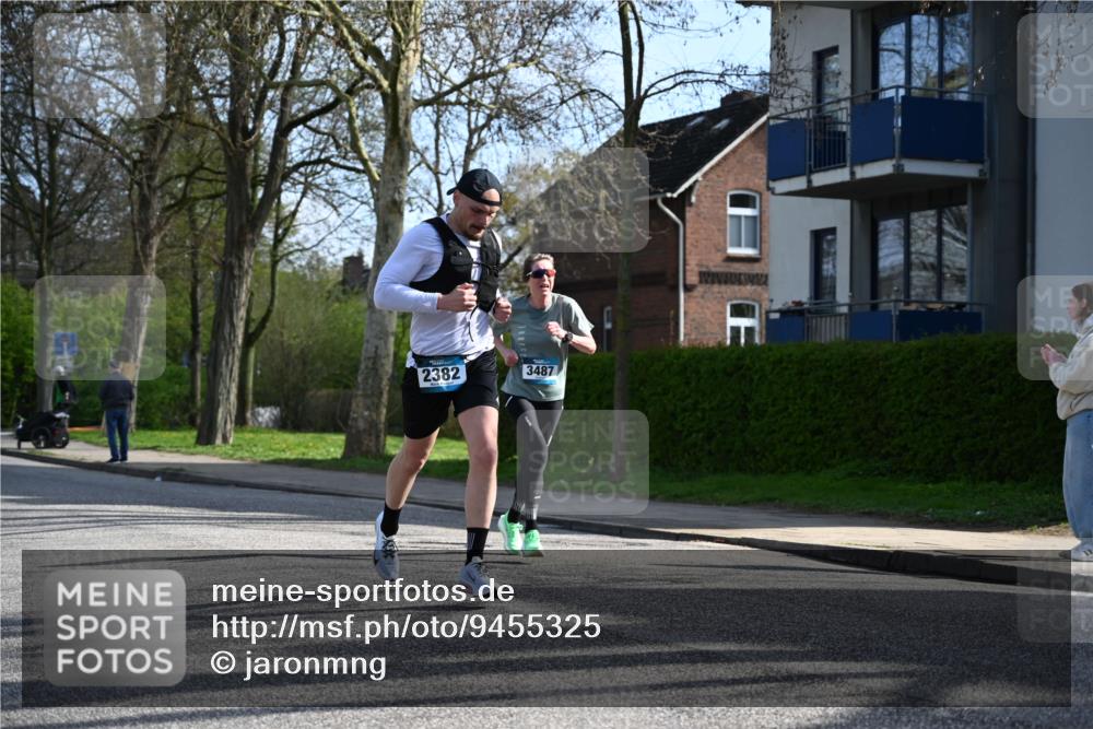 12.04.2026 - 45. Internationalen Wilhelmsburger Insellauf J. Mangold http://msf.ph/oto/9455325 12.04.2026 10:26:01 Ziel 4175, 4460, 2382, 3487, 5708, 4621, 4061, 4061, 3368, 4572, 5742, 4225, 3752, 3047, 2160 meine-sportfotos.de