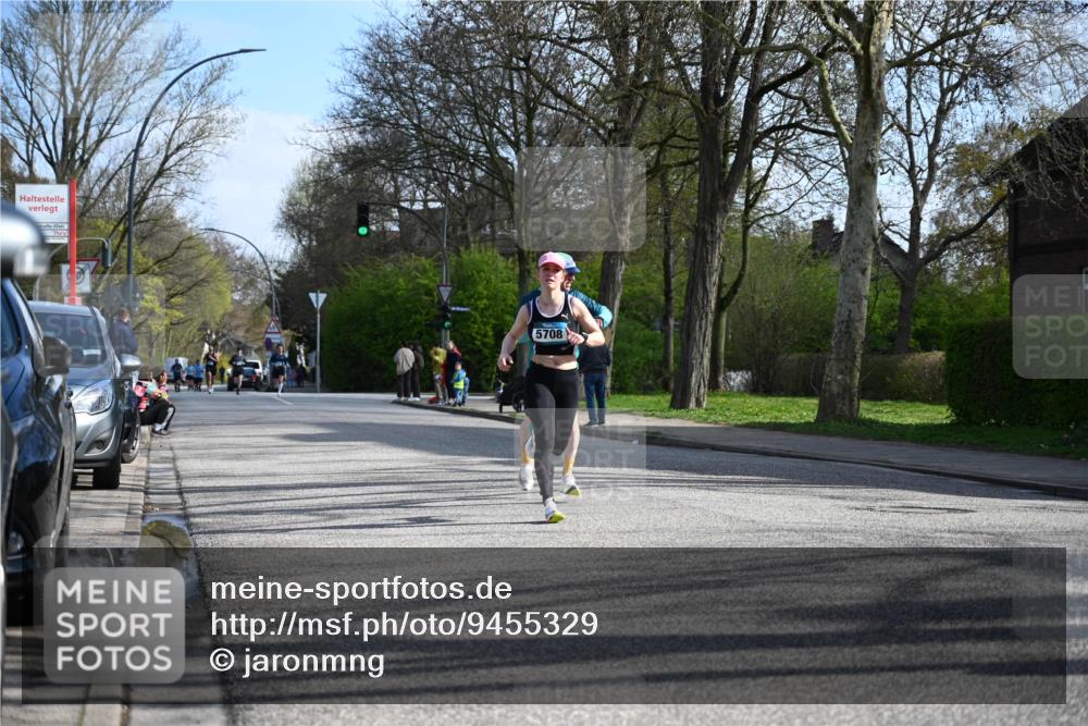 12.04.2026 - 45. Internationalen Wilhelmsburger Insellauf J. Mangold http://msf.ph/oto/9455329 12.04.2026 10:26:03 Ziel 4175, 4460, 2382, 3487, 5708, 4621, 4061, 3368, 4572, 5742, 4225, 3752, 3047, 2160, 2160, 4673 meine-sportfotos.de