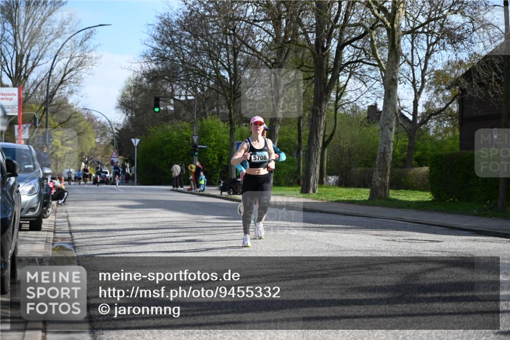 12.04.2026 - 45. Internationalen Wilhelmsburger Insellauf J. Mangold http://msf.ph/oto/9455332 12.04.2026 10:26:03 Ziel 4175, 4460, 2382, 3487, 5708, 4621, 4061, 3368, 4572, 5742, 4225, 3752, 3047, 2160, 2160, 4673 meine-sportfotos.de