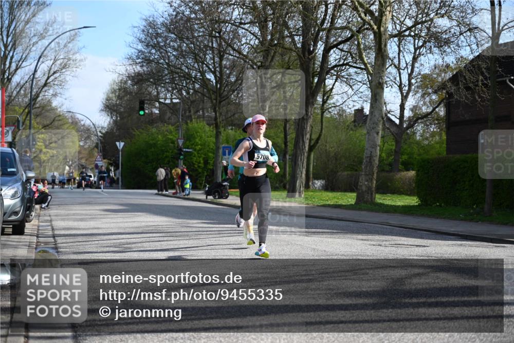 12.04.2026 - 45. Internationalen Wilhelmsburger Insellauf J. Mangold http://msf.ph/oto/9455335 12.04.2026 10:26:03 Ziel 4175, 4460, 2382, 3487, 5708, 4621, 4061, 3368, 4572, 5742, 4225, 3752, 3047, 2160, 2160, 4673 meine-sportfotos.de