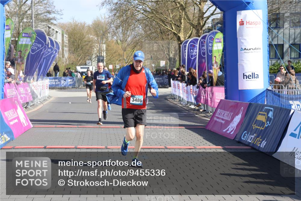 12.04.2026 - 45. Internationalen Wilhelmsburger Insellauf Strokosch-Dieckow http://msf.ph/oto/9455336 12.04.2026 10:43:58 Ziel 3486, 4428, 3022 meine-sportfotos.de