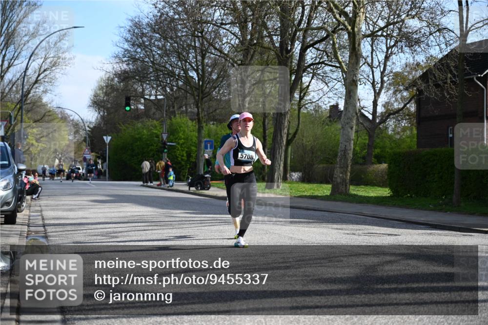 12.04.2026 - 45. Internationalen Wilhelmsburger Insellauf J. Mangold http://msf.ph/oto/9455337 12.04.2026 10:26:03 Ziel 4175, 4460, 2382, 3487, 5708, 4621, 4061, 3368, 4572, 5742, 4225, 3752, 3047, 2160, 2160, 4673 meine-sportfotos.de