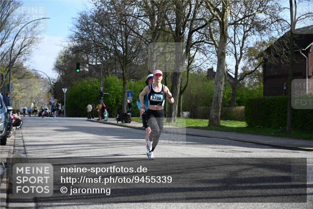 12.04.2026 - 45. Internationalen Wilhelmsburger Insellauf J. Mangold http://msf.ph/oto/9455339 12.04.2026 10:26:03 Ziel 4175, 4460, 2382, 3487, 5708, 4621, 4061, 3368, 4572, 5742, 4225, 3752, 3047, 2160, 2160, 4673 meine-sportfotos.de