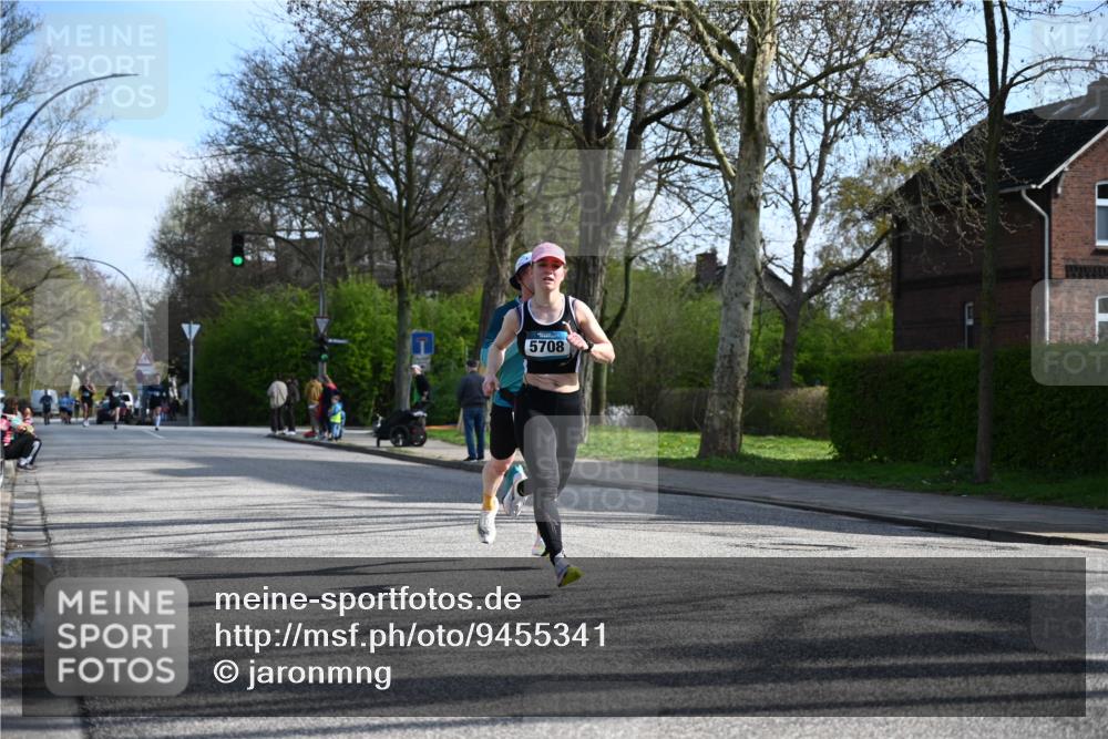 12.04.2026 - 45. Internationalen Wilhelmsburger Insellauf J. Mangold http://msf.ph/oto/9455341 12.04.2026 10:26:03 Ziel 4175, 4460, 2382, 3487, 5708, 4621, 4061, 3368, 4572, 5742, 4225, 3752, 3047, 2160, 2160, 4673 meine-sportfotos.de