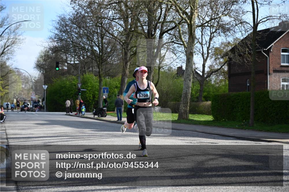 12.04.2026 - 45. Internationalen Wilhelmsburger Insellauf J. Mangold http://msf.ph/oto/9455344 12.04.2026 10:26:03 Ziel 4175, 4460, 2382, 3487, 5708, 4621, 4061, 3368, 4572, 5742, 4225, 3752, 3047, 2160, 2160, 4673 meine-sportfotos.de