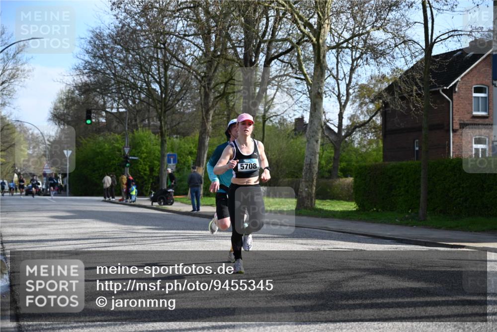 12.04.2026 - 45. Internationalen Wilhelmsburger Insellauf J. Mangold http://msf.ph/oto/9455345 12.04.2026 10:26:04 Ziel 4175, 4460, 2382, 3487, 5708, 4621, 4061, 3368, 4572, 5742, 4225, 3752, 3047, 2160, 4673 meine-sportfotos.de