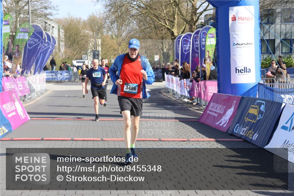 12.04.2026 - 45. Internationalen Wilhelmsburger Insellauf Strokosch-Dieckow http://msf.ph/oto/9455348 12.04.2026 10:43:58 Ziel 3486, 4428, 3022 meine-sportfotos.de