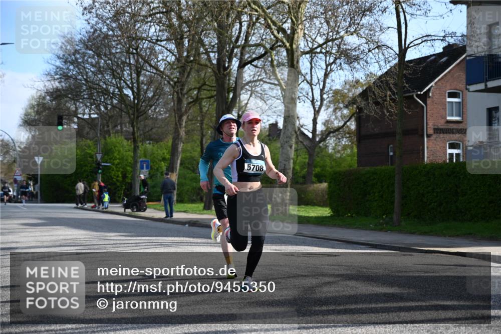 12.04.2026 - 45. Internationalen Wilhelmsburger Insellauf J. Mangold http://msf.ph/oto/9455350 12.04.2026 10:26:04 Ziel 4175, 4460, 2382, 3487, 5708, 4621, 4061, 3368, 4572, 5742, 4225, 3752, 3047, 2160, 4673 meine-sportfotos.de