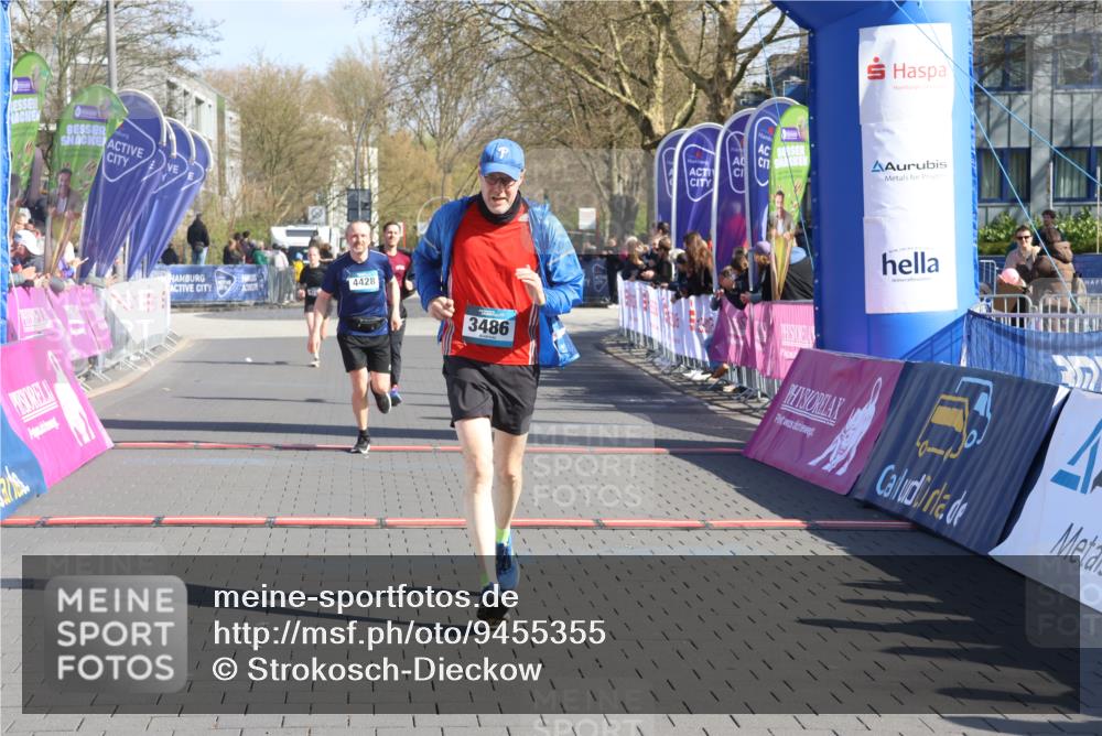 12.04.2026 - 45. Internationalen Wilhelmsburger Insellauf Strokosch-Dieckow http://msf.ph/oto/9455355 12.04.2026 10:43:58 Ziel 3486, 4428, 3022 meine-sportfotos.de