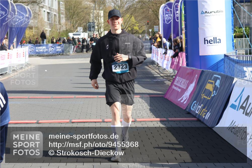 12.04.2026 - 45. Internationalen Wilhelmsburger Insellauf Strokosch-Dieckow http://msf.ph/oto/9455368 12.04.2026 10:31:04 Ziel 2323 meine-sportfotos.de
