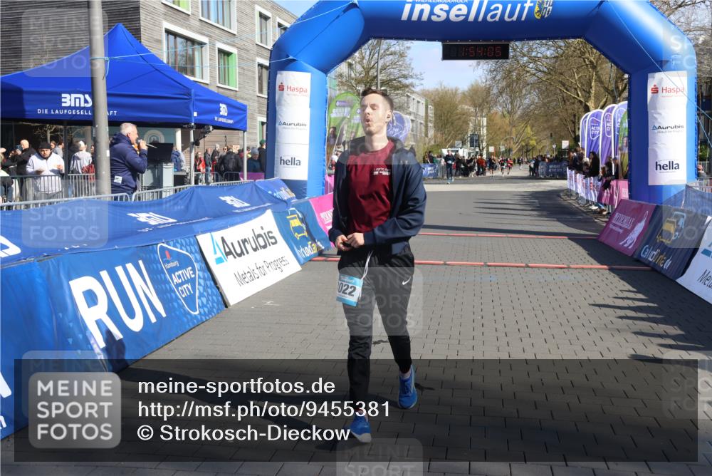 12.04.2026 - 45. Internationalen Wilhelmsburger Insellauf Strokosch-Dieckow http://msf.ph/oto/9455381 12.04.2026 10:44:03 Ziel 4428, 3022, 4349 meine-sportfotos.de