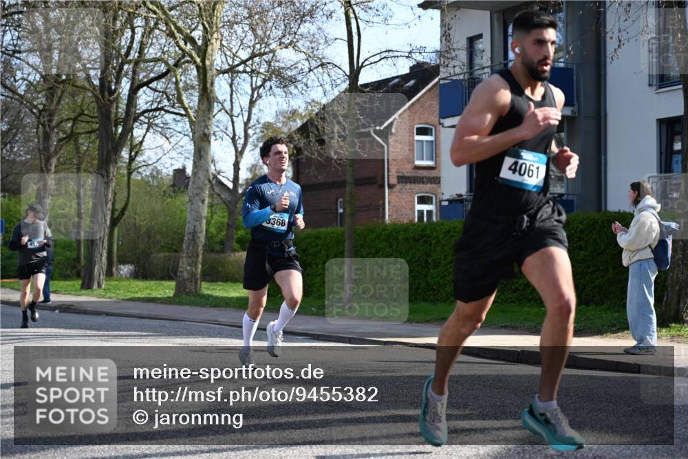 12.04.2026 - 45. Internationalen Wilhelmsburger Insellauf J. Mangold http://msf.ph/oto/9455382 12.04.2026 10:26:19 Ziel 4061, 3368, 4572, 5742, 4225, 3752, 3047, 2160, 4673, 5344, 4941 meine-sportfotos.de