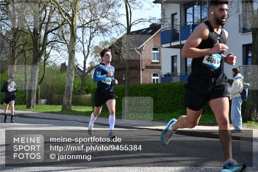 12.04.2026 - 45. Internationalen Wilhelmsburger Insellauf J. Mangold http://msf.ph/oto/9455384 12.04.2026 10:26:19 Ziel 4061, 3368, 4572, 5742, 4225, 3752, 3047, 2160, 4673, 5344, 4941 meine-sportfotos.de