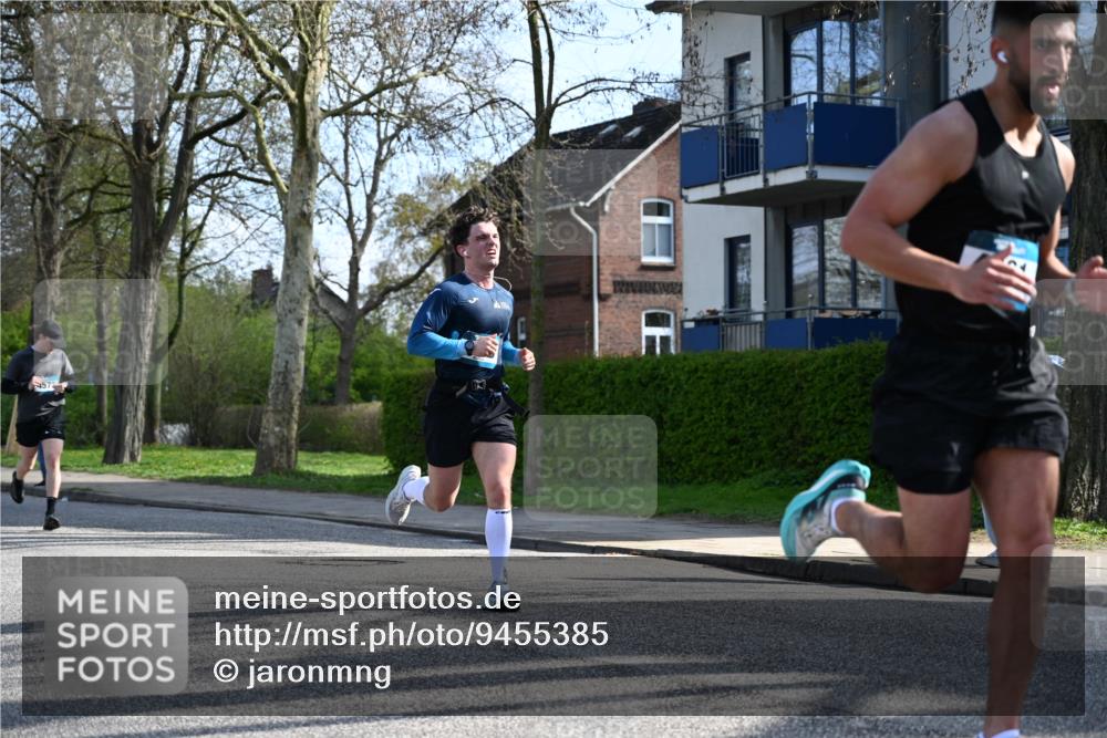 12.04.2026 - 45. Internationalen Wilhelmsburger Insellauf J. Mangold http://msf.ph/oto/9455385 12.04.2026 10:26:19 Ziel 4061, 3368, 4572, 5742, 4225, 3752, 3047, 2160, 4673, 5344, 4941 meine-sportfotos.de