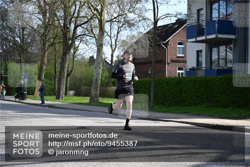 12.04.2026 - 45. Internationalen Wilhelmsburger Insellauf J. Mangold http://msf.ph/oto/9455387 12.04.2026 10:26:21 Ziel 4061, 3368, 4572, 5742, 4225, 3752, 3047, 2160, 4673, 5344, 4941 meine-sportfotos.de