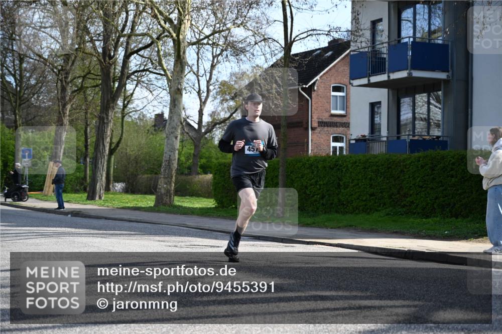 12.04.2026 - 45. Internationalen Wilhelmsburger Insellauf J. Mangold http://msf.ph/oto/9455391 12.04.2026 10:26:21 Ziel 4061, 3368, 4572, 5742, 4225, 3752, 3047, 2160, 4673, 5344, 4941 meine-sportfotos.de