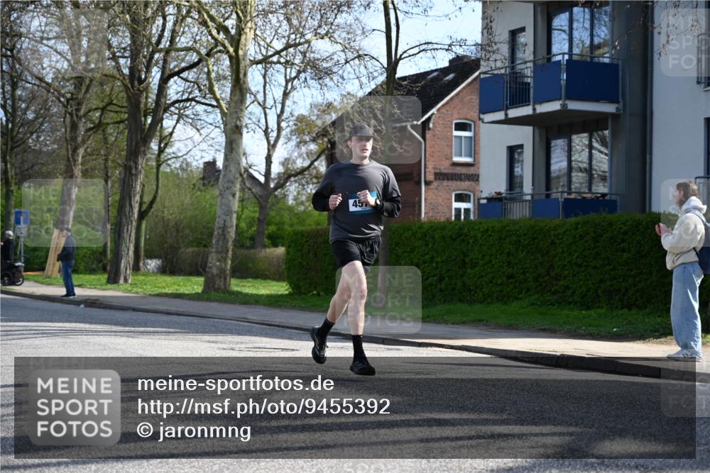12.04.2026 - 45. Internationalen Wilhelmsburger Insellauf J. Mangold http://msf.ph/oto/9455392 12.04.2026 10:26:21 Ziel 4061, 3368, 4572, 5742, 4225, 3752, 3047, 2160, 4673, 5344, 4941 meine-sportfotos.de