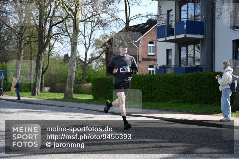 12.04.2026 - 45. Internationalen Wilhelmsburger Insellauf J. Mangold http://msf.ph/oto/9455393 12.04.2026 10:26:21 Ziel 4061, 3368, 4572, 5742, 4225, 3752, 3047, 2160, 4673, 5344, 4941 meine-sportfotos.de