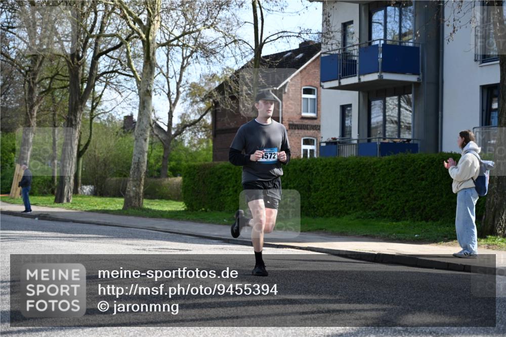 12.04.2026 - 45. Internationalen Wilhelmsburger Insellauf J. Mangold http://msf.ph/oto/9455394 12.04.2026 10:26:22 Ziel 4061, 3368, 4572, 5742, 4225, 3752, 3047, 2160, 4673, 5344, 4941, 5503 meine-sportfotos.de
