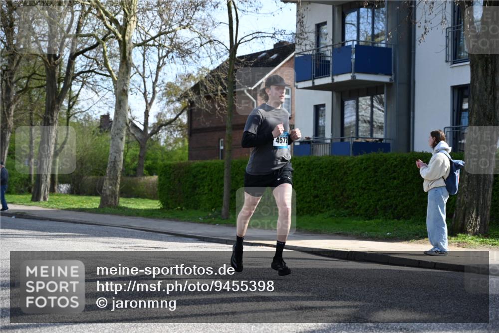12.04.2026 - 45. Internationalen Wilhelmsburger Insellauf J. Mangold http://msf.ph/oto/9455398 12.04.2026 10:26:22 Ziel 4061, 3368, 4572, 5742, 4225, 3752, 3047, 2160, 4673, 5344, 4941, 5503 meine-sportfotos.de