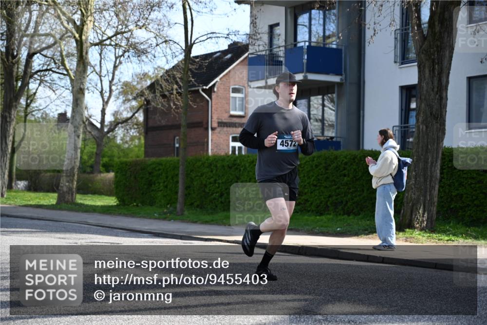 12.04.2026 - 45. Internationalen Wilhelmsburger Insellauf J. Mangold http://msf.ph/oto/9455403 12.04.2026 10:26:22 Ziel 4061, 3368, 4572, 5742, 4225, 3752, 3047, 2160, 4673, 5344, 4941, 5503 meine-sportfotos.de