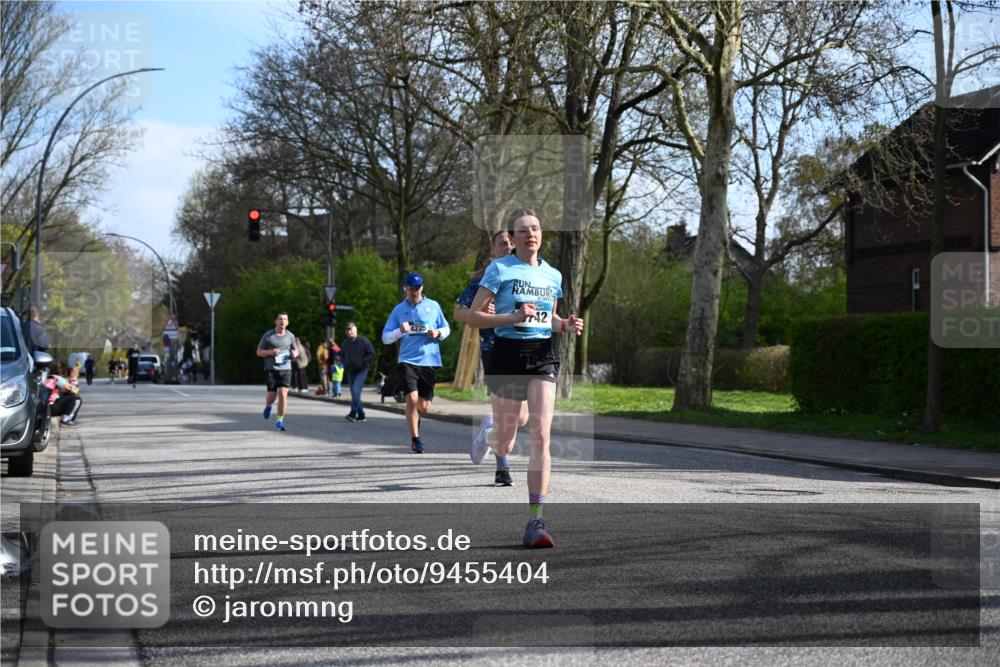 12.04.2026 - 45. Internationalen Wilhelmsburger Insellauf J. Mangold http://msf.ph/oto/9455404 12.04.2026 10:26:26 Ziel 4061, 3368, 4572, 5742, 4225, 3752, 3047, 2160, 4673, 5344, 4941, 5503, 5055 meine-sportfotos.de