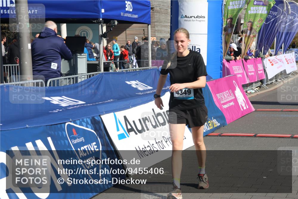 12.04.2026 - 45. Internationalen Wilhelmsburger Insellauf Strokosch-Dieckow http://msf.ph/oto/9455406 12.04.2026 10:44:06 Ziel 4349 meine-sportfotos.de
