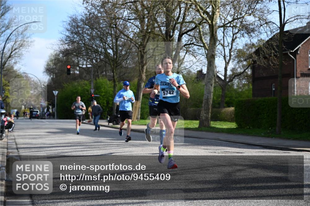 12.04.2026 - 45. Internationalen Wilhelmsburger Insellauf J. Mangold http://msf.ph/oto/9455409 12.04.2026 10:26:27 Ziel 3368, 4572, 5742, 4225, 3752, 3047, 2160, 4673, 4673, 5344, 4941, 4941, 5503, 5055 meine-sportfotos.de