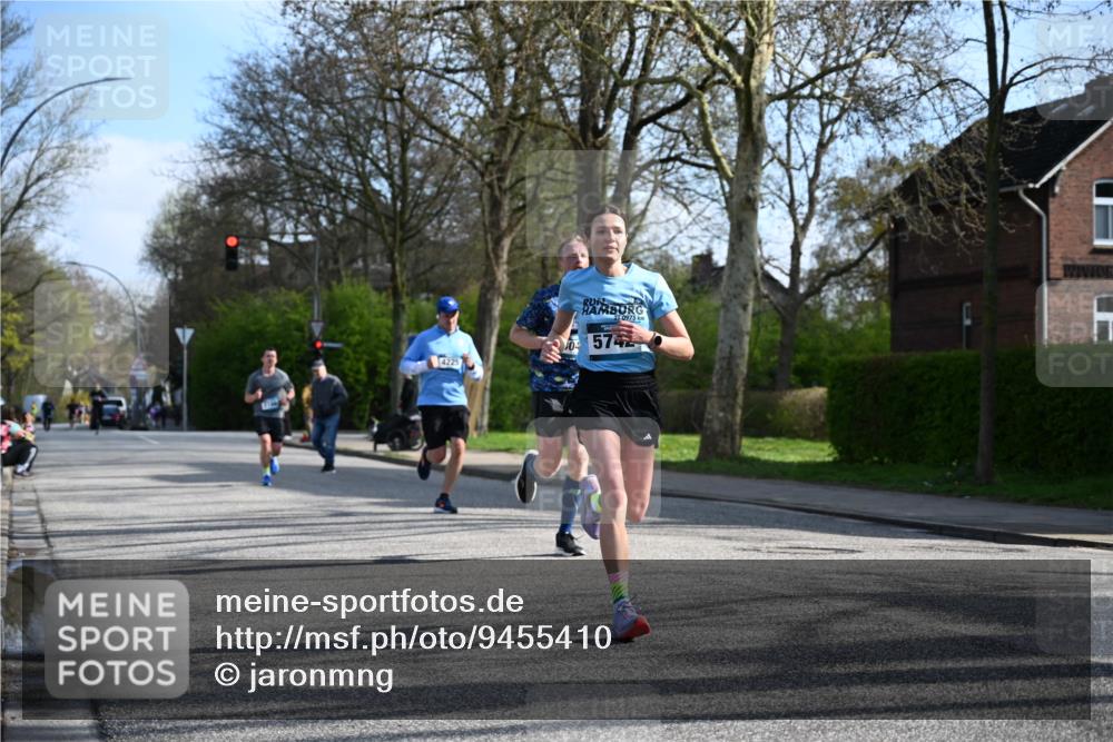 12.04.2026 - 45. Internationalen Wilhelmsburger Insellauf J. Mangold http://msf.ph/oto/9455410 12.04.2026 10:26:27 Ziel 3368, 4572, 5742, 4225, 3752, 3047, 2160, 4673, 4673, 5344, 4941, 4941, 5503, 5055 meine-sportfotos.de
