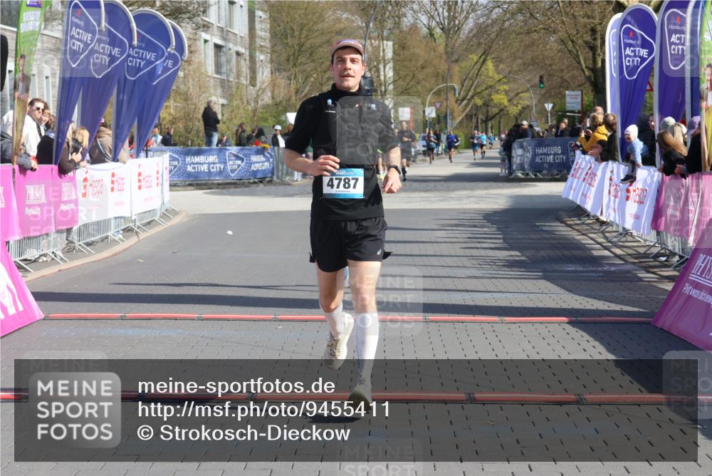 12.04.2026 - 45. Internationalen Wilhelmsburger Insellauf Strokosch-Dieckow http://msf.ph/oto/9455411 12.04.2026 10:31:11 Ziel 4787, 3095 meine-sportfotos.de