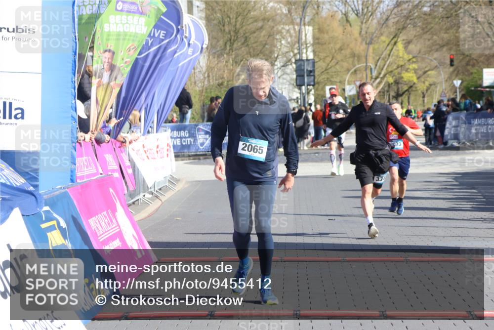 12.04.2026 - 45. Internationalen Wilhelmsburger Insellauf Strokosch-Dieckow http://msf.ph/oto/9455412 12.04.2026 10:44:15 Ziel 2065, 3345, 2073 meine-sportfotos.de