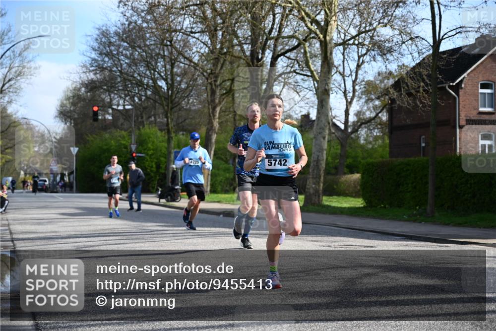 12.04.2026 - 45. Internationalen Wilhelmsburger Insellauf J. Mangold http://msf.ph/oto/9455413 12.04.2026 10:26:27 Ziel 3368, 4572, 5742, 4225, 3752, 3047, 2160, 4673, 4673, 5344, 4941, 4941, 5503, 5055 meine-sportfotos.de