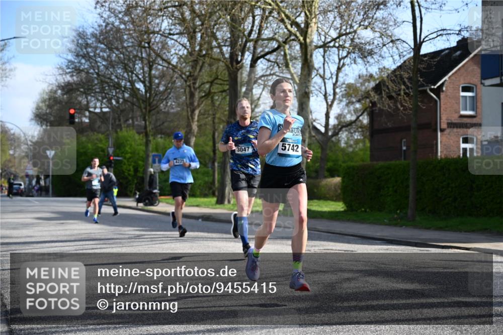 12.04.2026 - 45. Internationalen Wilhelmsburger Insellauf J. Mangold http://msf.ph/oto/9455415 12.04.2026 10:26:27 Ziel 3368, 4572, 5742, 4225, 3752, 3047, 2160, 4673, 4673, 5344, 4941, 4941, 5503, 5055 meine-sportfotos.de