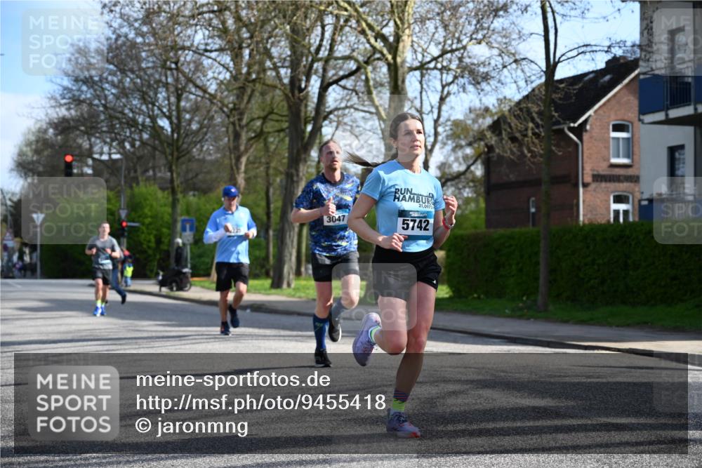12.04.2026 - 45. Internationalen Wilhelmsburger Insellauf J. Mangold http://msf.ph/oto/9455418 12.04.2026 10:26:27 Ziel 3368, 4572, 5742, 4225, 3752, 3047, 2160, 4673, 4673, 5344, 4941, 4941, 5503, 5055 meine-sportfotos.de