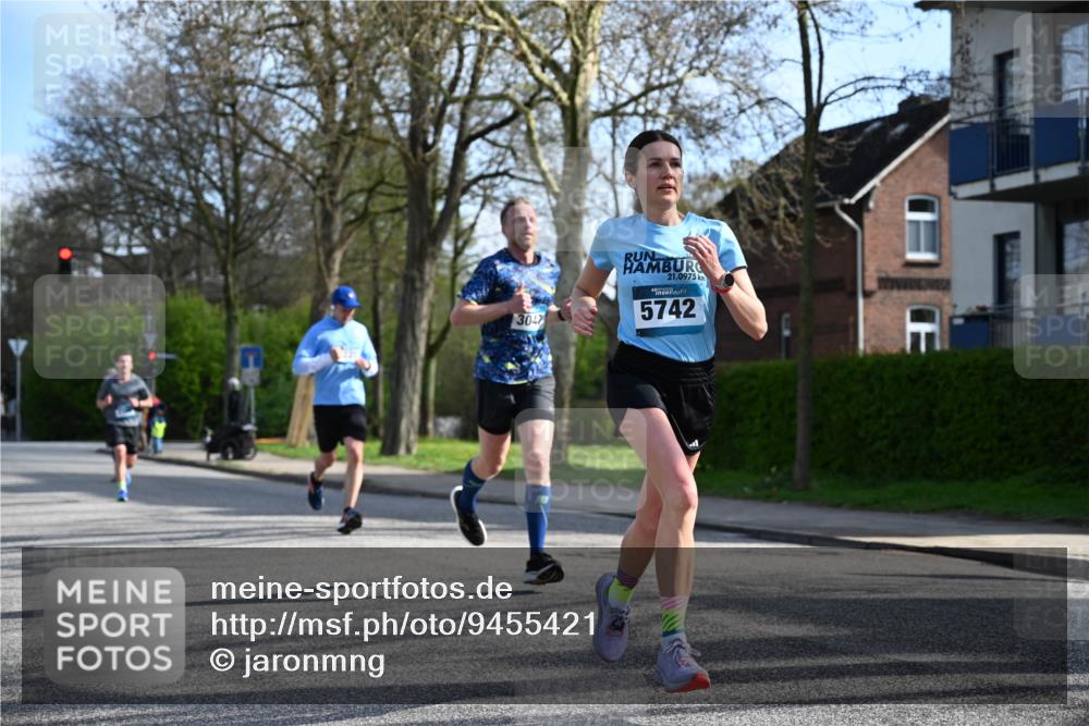 12.04.2026 - 45. Internationalen Wilhelmsburger Insellauf J. Mangold http://msf.ph/oto/9455421 12.04.2026 10:26:27 Ziel 3368, 4572, 5742, 4225, 3752, 3047, 2160, 4673, 4673, 5344, 4941, 4941, 5503, 5055 meine-sportfotos.de