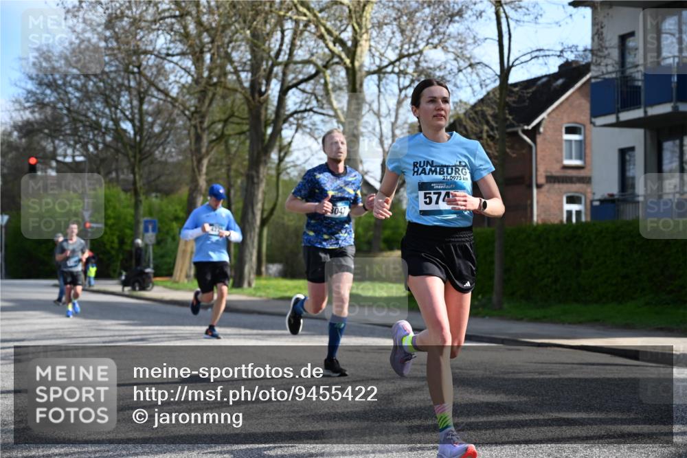 12.04.2026 - 45. Internationalen Wilhelmsburger Insellauf J. Mangold http://msf.ph/oto/9455422 12.04.2026 10:26:27 Ziel 3368, 4572, 5742, 4225, 3752, 3047, 2160, 4673, 4673, 5344, 4941, 4941, 5503, 5055 meine-sportfotos.de