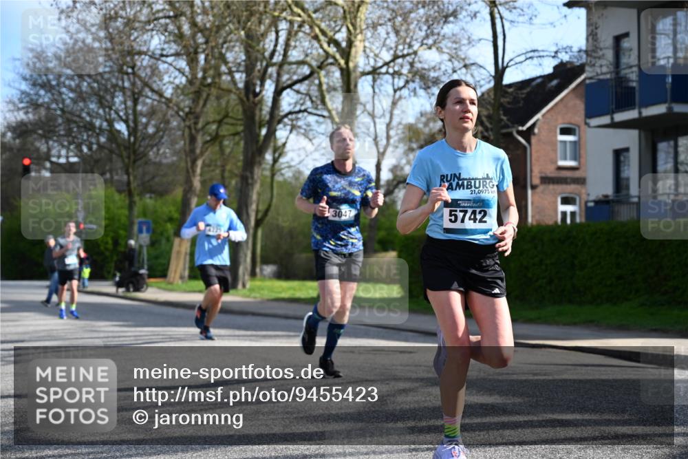 12.04.2026 - 45. Internationalen Wilhelmsburger Insellauf J. Mangold http://msf.ph/oto/9455423 12.04.2026 10:26:27 Ziel 3368, 4572, 5742, 4225, 3752, 3047, 2160, 4673, 4673, 5344, 4941, 4941, 5503, 5055 meine-sportfotos.de